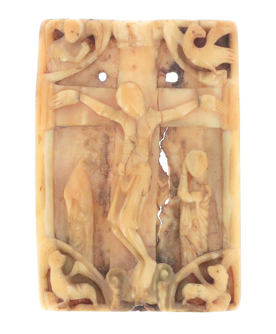Christ en ivoire sculpté, XII° siècle