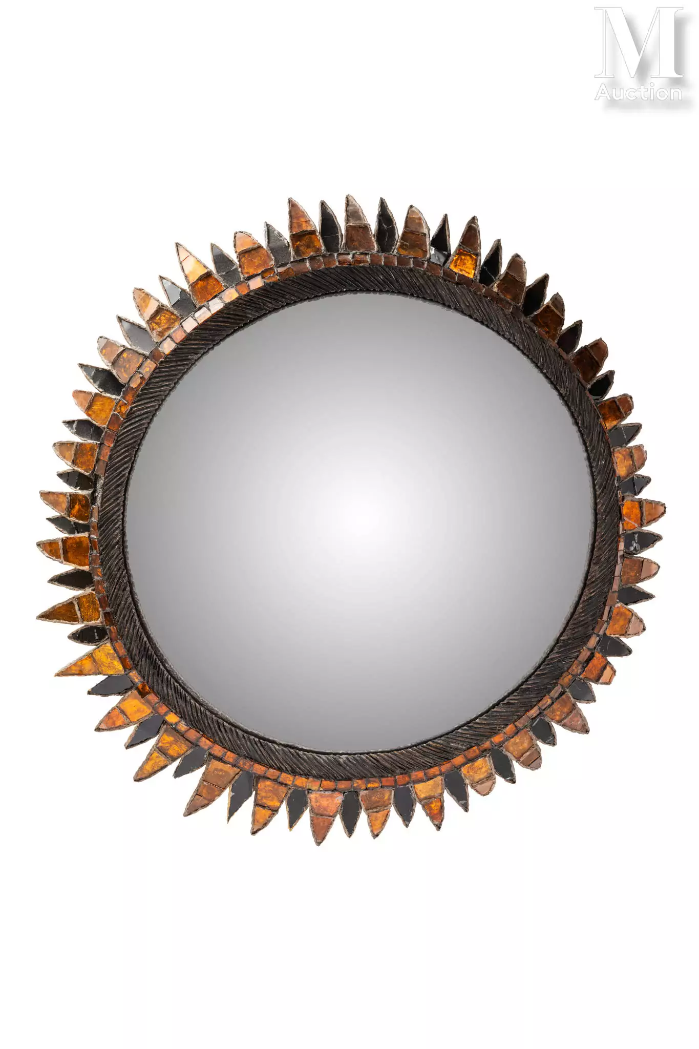Line VAUTRIN (1913 - 1997)Encadrement en talosel composé de verre miroir teinté bleu et orange. L'arrière du miroir garni d'un rond de cuir. Signé "Line Vautrin" au dos. D : 58 cm 