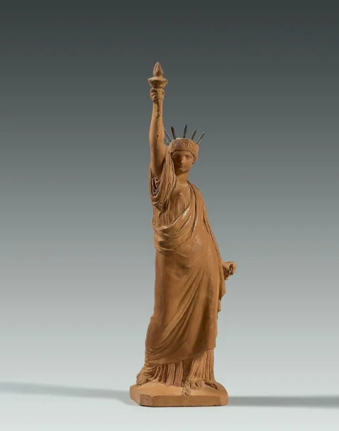 Frédéric-Auguste BARTHOLDI Colmar, 1834 - Paris, 1904La Liberté éclairant le monde Terre cuite, estampage repris, et clous Signée 'ABartholdi' Adjugé 97 000 euros Artcurial