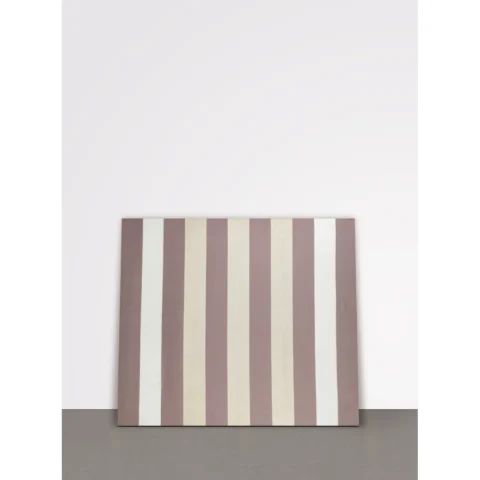 Daniel Buren (né en 1938)Peinture acrylique blanche sur tissu rayé blanc et bleu, décembre 1969 Peinture acrylique blanche sur toile de coton tissé à rayures blanches et bleues, alternées et verticales de 8.7 cm de large chacune Adjugé 123 000 euros PIASA