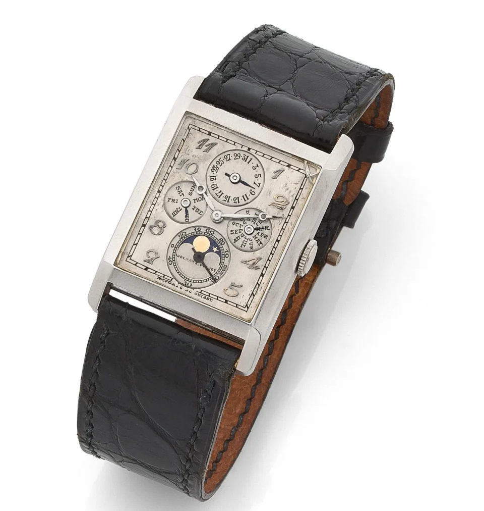 AUDEMARS PIGUET Montre bracelet en platine (950) avec calendrier complet et phases de la lune Vers 1927 Adjugé à 170 560 €, Artcurial