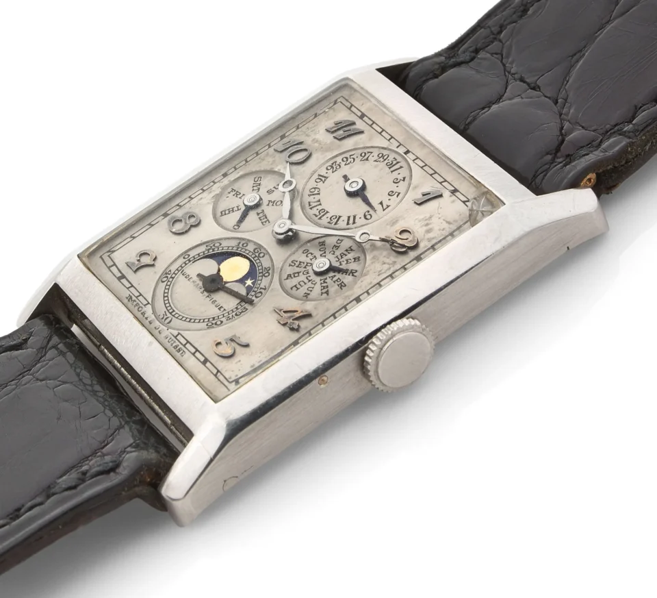 AUDEMARS PIGUET Montre bracelet en platine (950) avec calendrier complet et phases de la lune Vers 1927 Adjugé à 170 560 €, Artcurial