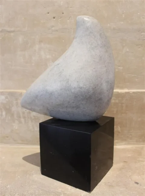 Baltasar LOBO CASUERO (1910-1993), "Composition" circa 1960, sculpture en marbre de Carrare signée "LOBO" à la base, socle en marbre noir Provenance : Collection du Dr Sanson Adjugé à 21 000 €