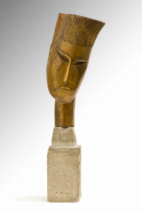 Ossip ZADKINE (Smolensk 1890 - Paris 1967)Tête d'homme, Bouddha, 1919 Sculpture en bois doré sur un socle en pierre Adjugé 780 000 euros Million