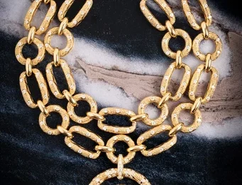 Une parure Van Cleef and Arpels à 94 000 euros