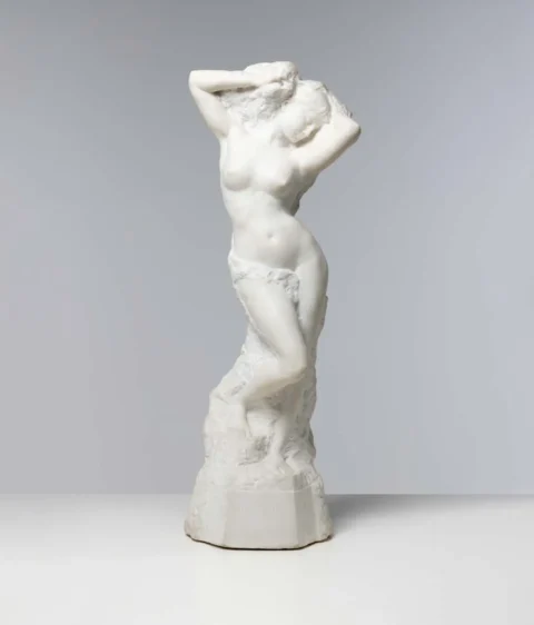 Alfred Boucher (1850-1934)Nu féminin de face, 1869-1894 Marbre blanc de Carrare Adjugé à 130 000 € 