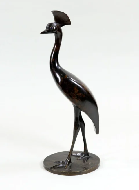 PETERSEN Armand (1891-1969), Grue couronnée, en bronze à patine brune nuancée. Yeux en application, à saphirs cabochons cerclés d'or. Fonte d'édition à cire perdue par BISCEGLIA Adjugé à 30 000 €