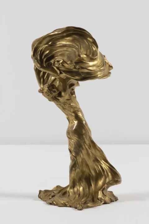 FRANCOIS-RAOUL LARCHE (1860-1912) La Danse, Loïe Fuller, Lampe de table à une lumière Signé 'RAOUL. LARCHE' et numéroté Cachet du fondeur Siot Decauville Paris Bronze doré Adjugé à 10 240 €