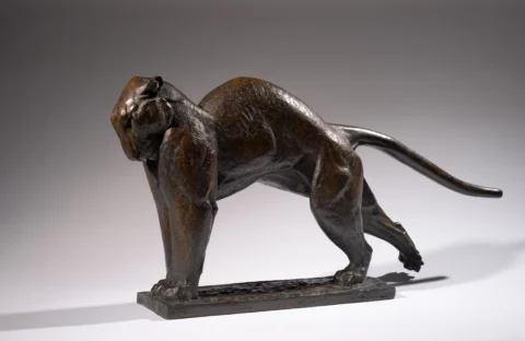 GEORGES-LUCIEN GUYOT (1885-1973) Panthère s’étirant Bronze à patine brune - Modèle créé vers 1930 Adujé à 39 000 €