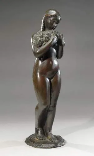 HENRI-ERNEST ANACLET PARAYRE (1879-1970) Jeune fille aux fruits Epreuve en bronze à patine brune. Signée Parayre et datée 1923. Cachet de fondeur Carvillan CIRE PERDUE . Adjugé à 8 674 €