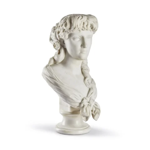 Buste de dame en marbre blanc italien, par Jean-Baptiste Auguste Clésinger, Rome, 1867 Modelée avec des cheveux bouclés, des tresses et une coiffe de roses, portant une chemise drapée nouée, sur une base circulaire étalée, signée et datée « J.CLESINGER. 1867 Adjugé à 2 550 €