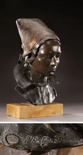 PAUL-FRANCOIS BERTHOUD (1870-1933) «Buste de bretonne» Epreuve en bronze à patine brune nuancée jaune figurant une tête de femme avec une coiffe bretonne à décor niellé.Adujé à 5 100 €