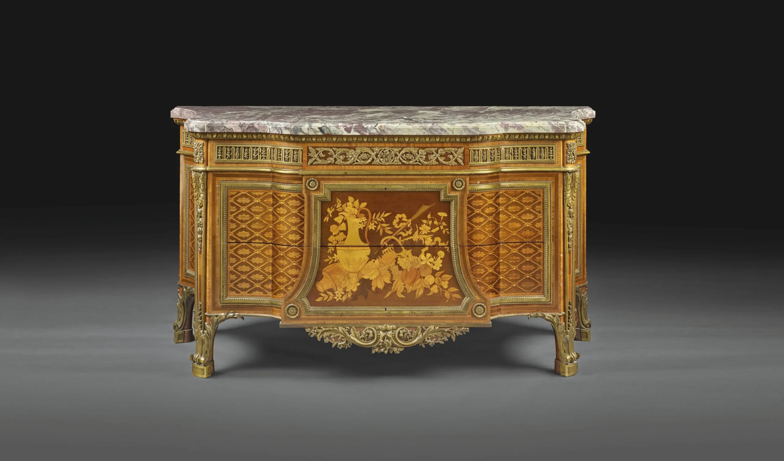 COMMODE DE STYLE LOUIS XVI Estampille de François Linke, d’après un modèle de Jean-Henri Riesener Adjugé 16 400 euros Artcurial