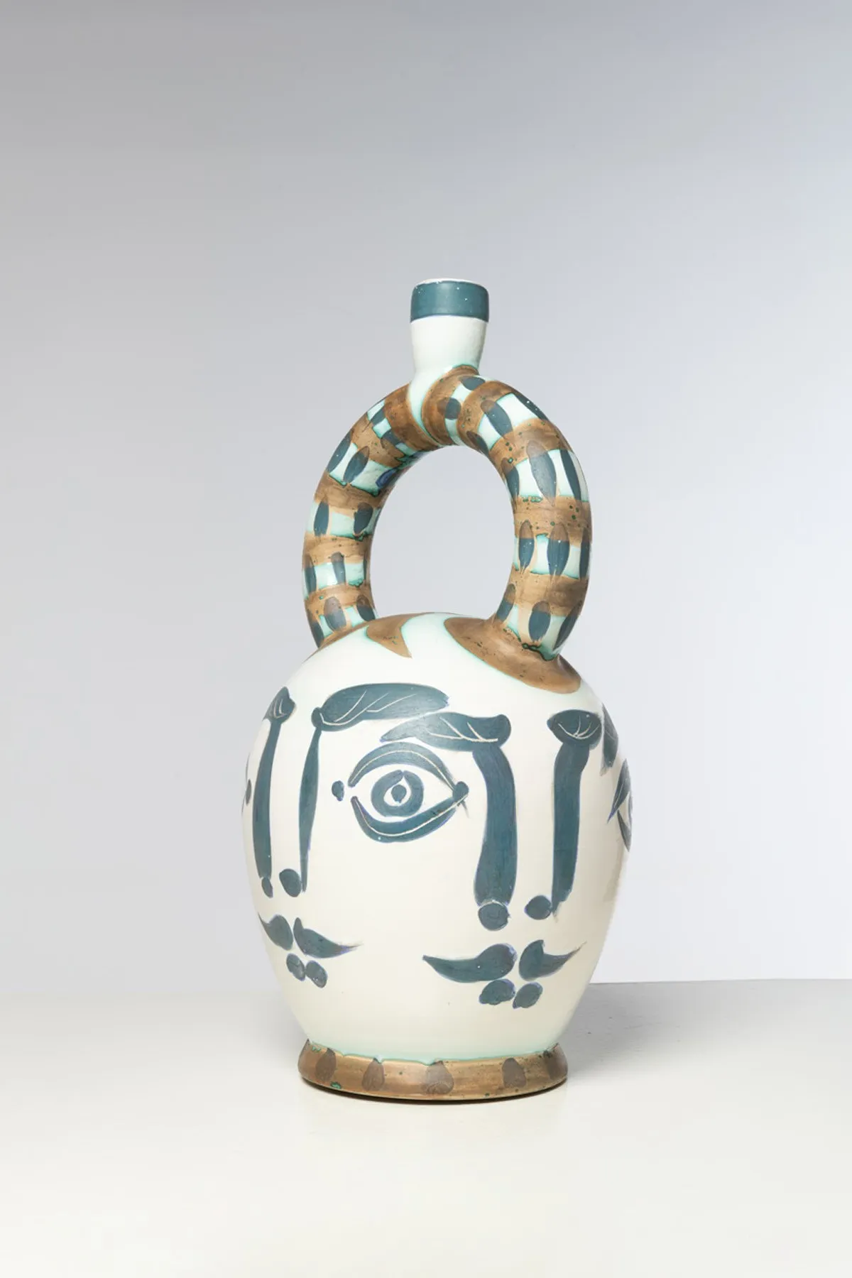 Pablo Picasso (1881-1973) Vase aztèque quatre visages (A.R. 401) Vase