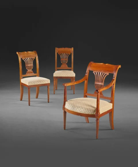 UNE PAIRE DE CHAISES ET UN FAUTEUIL D'ÉPOQUE DIRECTOIRE Attribués à Georges Jacob et provenant du Château de Fontainebleau