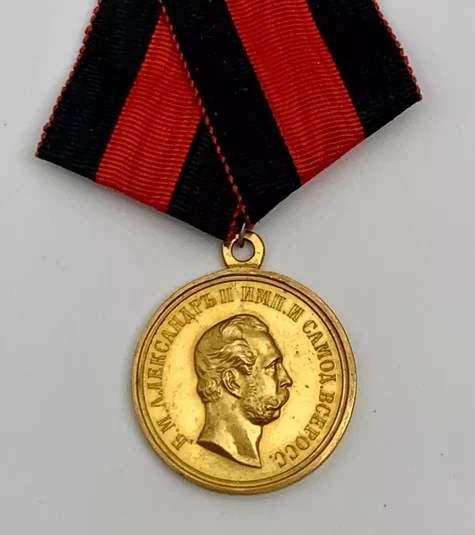 Médaille russe en or “Secours aux noyés” vendue au prix de 14 000 € Médaille russe en or “Secours aux noyés” vendue au prix de 14 000 €