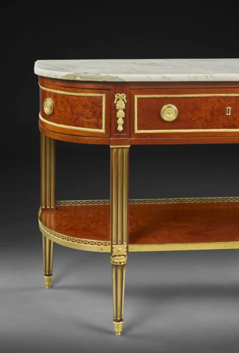 CONSOLE DESSERTE D’ÉPOQUE LOUIS XVI Estampille d'Adam Weisweiler et de Conrad Mauter. Adjugé à 11 152 €