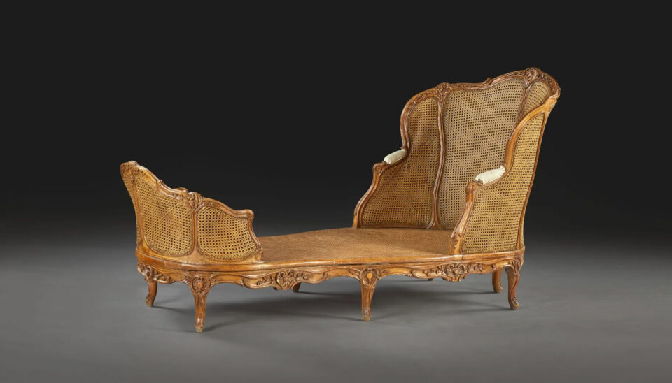 DUCHESSE EN BATEAU D’ÉPOQUE LOUIS XV Attribuée à Jean-Baptiste Tilliard En hêtre mouluré et sculpté.Adjugé à 14 432 €