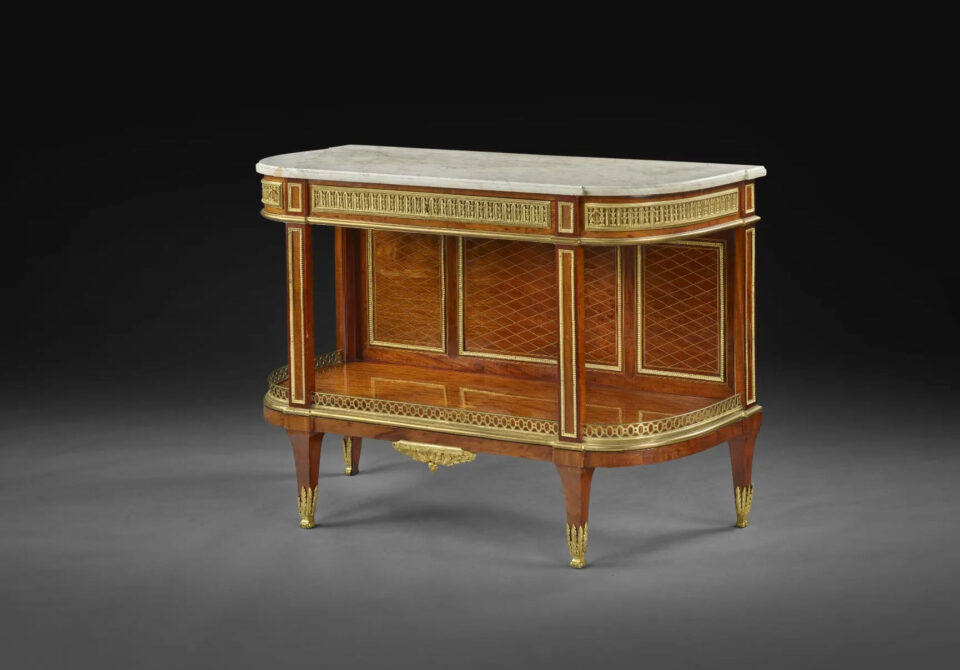 PLOYANT D’ÉPOQUE LOUIS XVI Estampille de Claude II Sené En bois sculpté et redoré, de forme curule, les montants à décor de piastres et d’une frise de faisceaux en enroulement feuillagé. Adjugé à 48 544 €