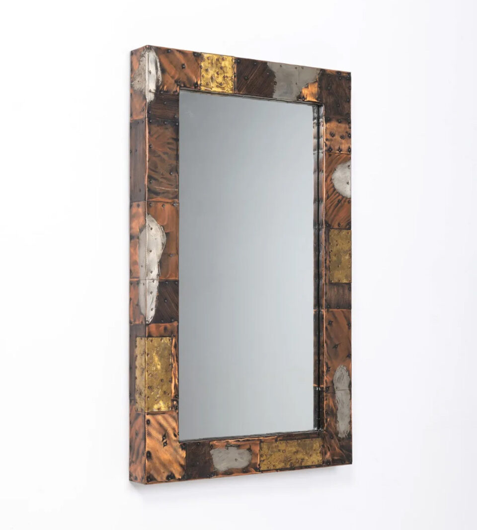 Paul Evans (1931-1987)Patchwork - Pièce unique Miroir Laiton, cuivre, acier, contreplaqué et miroir
Édition Directional Modèle créé en 1970. Adjugé à 6 500 €