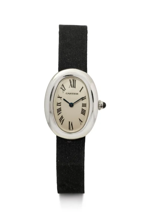 Cartier, jolie montre-bracelet pour dame Baignoire Or blanc 750. D 31 x 23 mm. Numéro de référence : 1955 Boîtier : 558869CD avec fond vissé Cadran : Cadran argenté avec chiffres romains Mouvement : Mouvement à quartz Bracelet