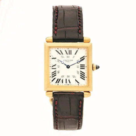 CARTIER Tank Obus, Collection Privée Cartier, Paris Ref. 2380, n° CC735021 Vers 1997 Montre bracelet en or jaune 18k (750) Boîtier : carré, anses obus, couronne de remontoir sertie d'un saphir cabochon, fond transparent,